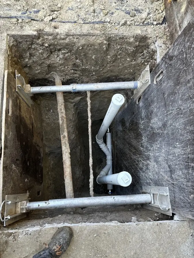 Experienced plumber completing Drain Cleaning work in Paulsboro